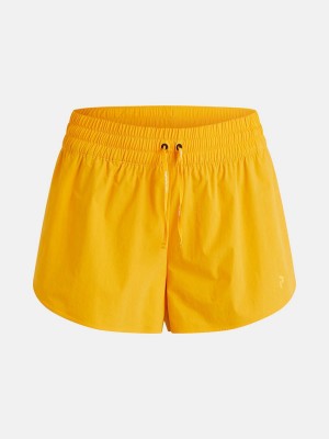 Peak Performance Light Women's Shorts Yellow | DAZ78-456