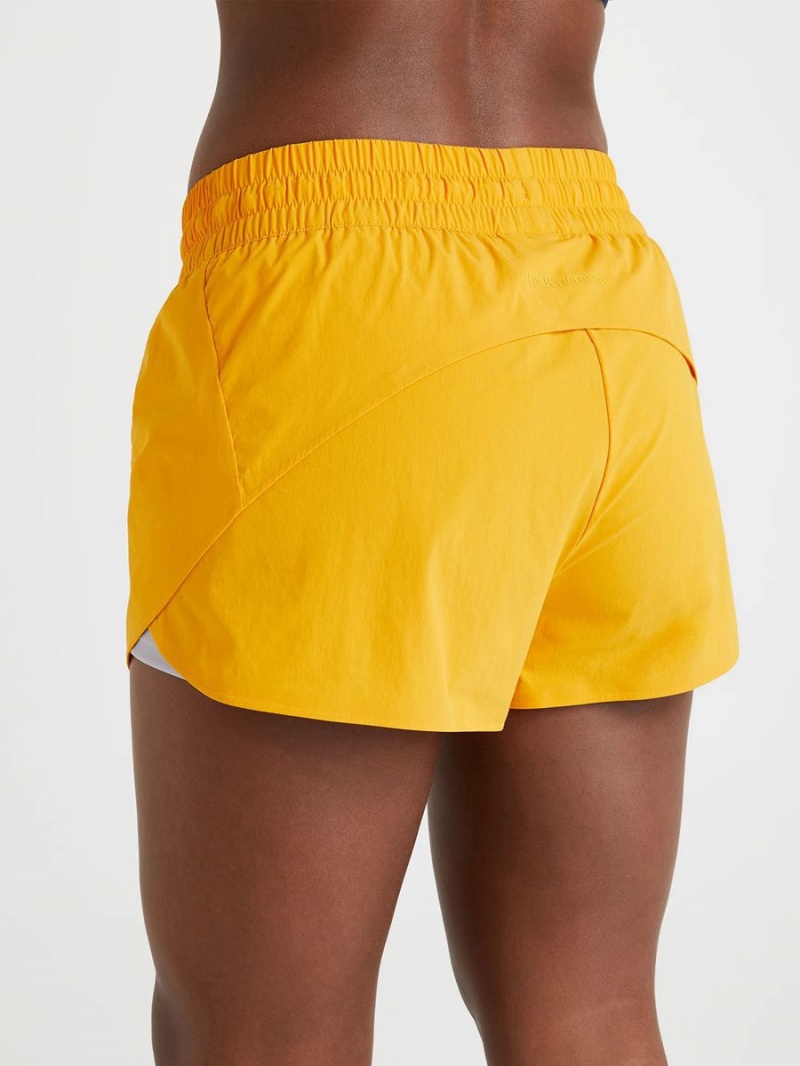 Peak Performance Light Women's Shorts Yellow | DAZ78-456