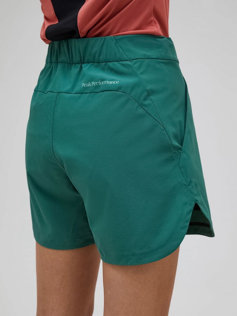 Peak Performance Vislight Light Women's Shorts Green | DFB20-220